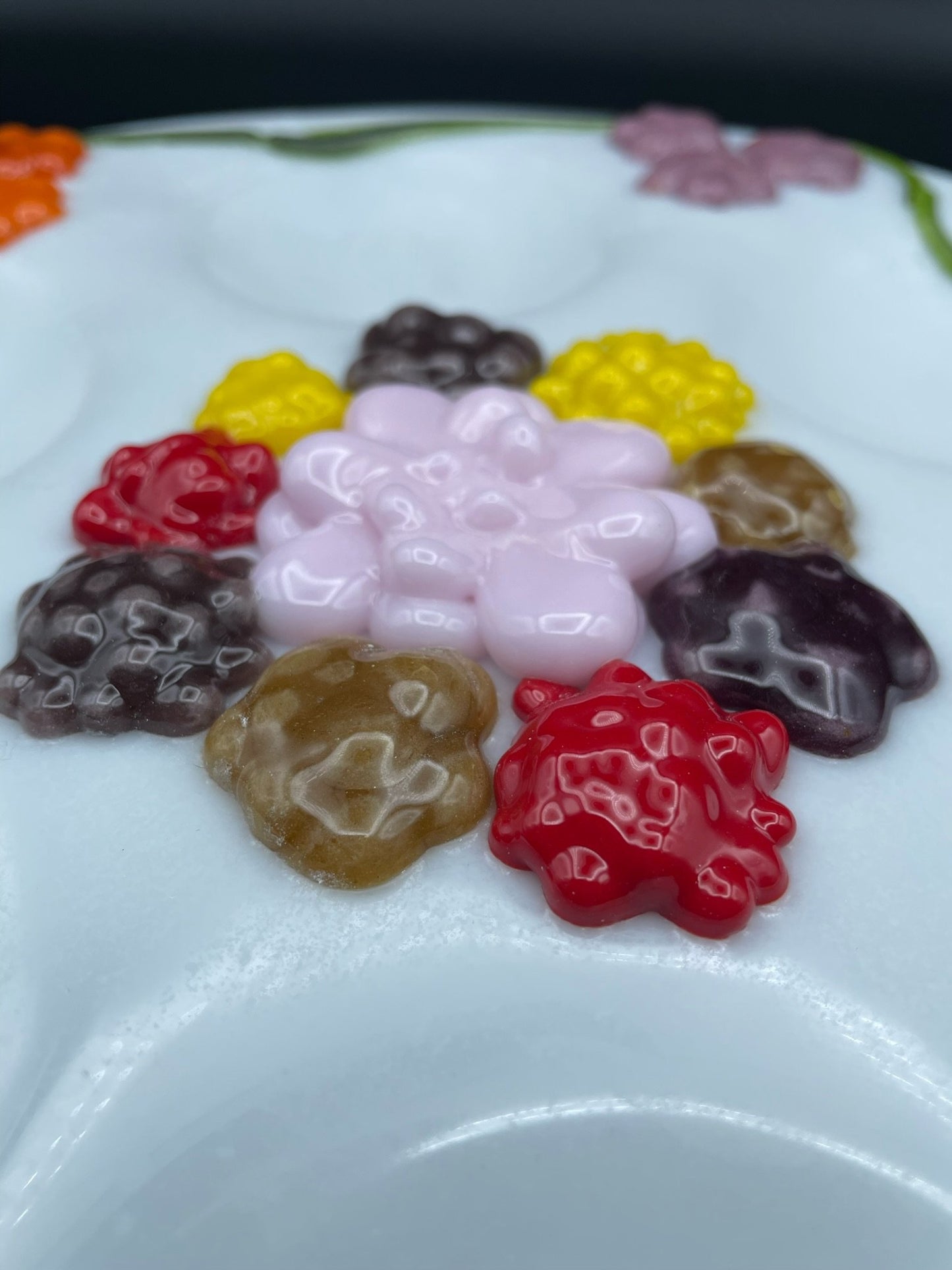 Modern Sedar Plate with Flowers